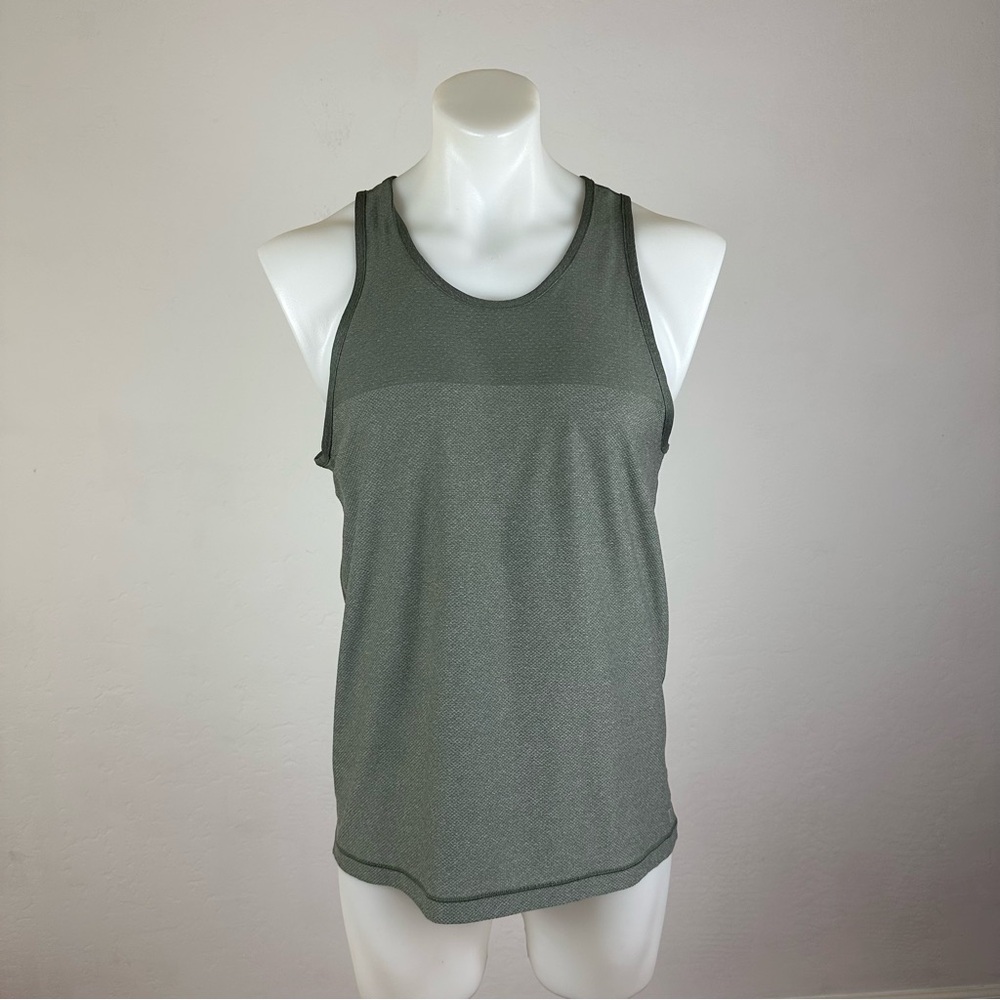 Vuori Men’s Grandview Tech Tank Top - Picture 2 of 9